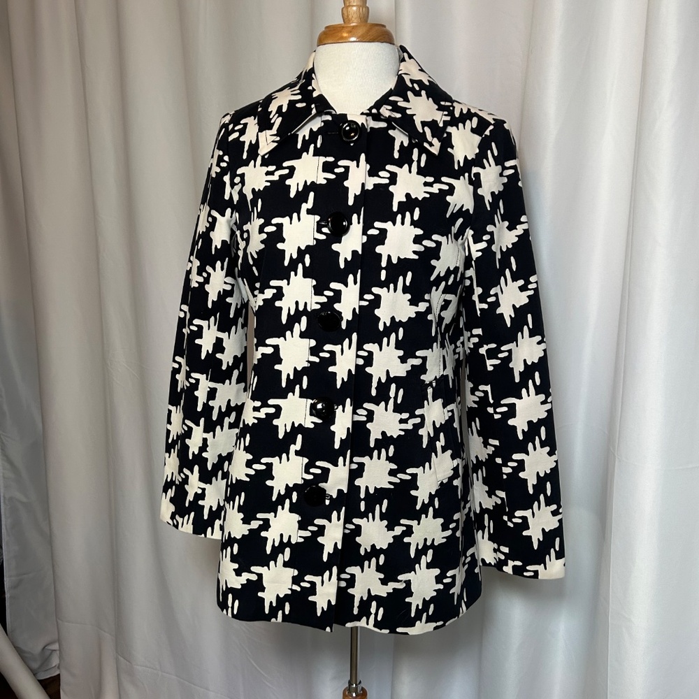 RAFAELLA STUDIO BOLD BLACK AND WHITE PRINT JACKET - SIZE 10